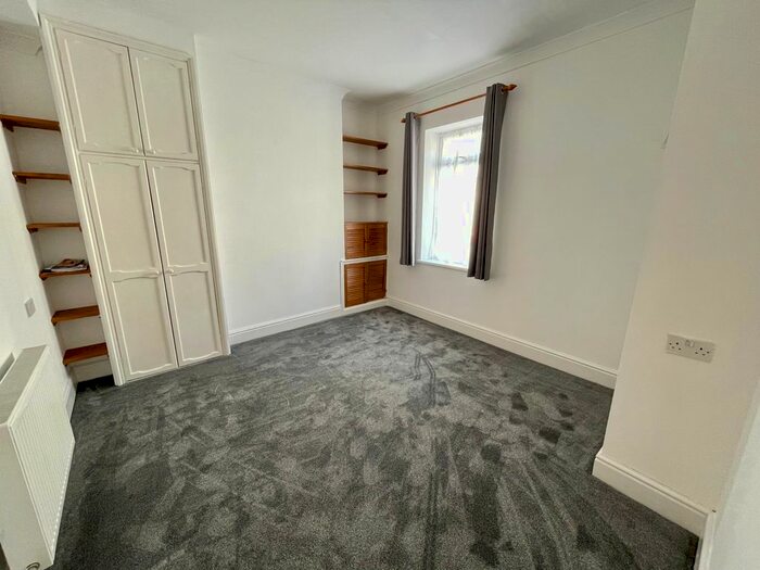2 Bedroom Flat To Rent In New Road, Porthcawl, CF36