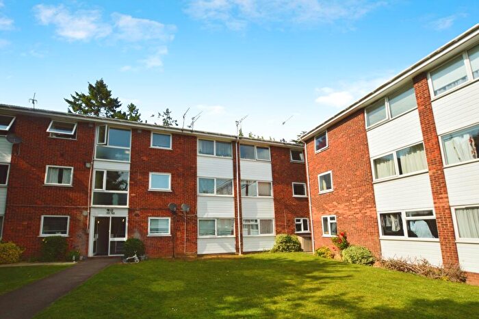 2 Bedroom Flat To Rent In Cedar Court, St Albans, AL4