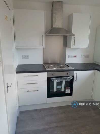 2 Bedroom Flat To Rent In Dalriada Crescent, Motherwell, ML1