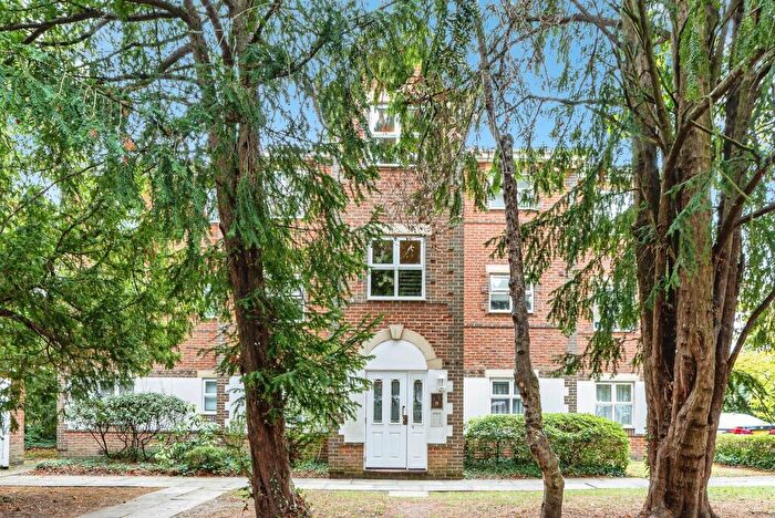 2 Bedroom Flat For Sale In Norn Hill, Basingstoke, RG21