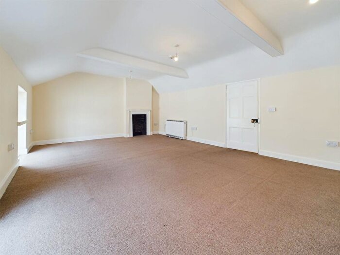 2 Bedroom Flat For Sale In Nevill Street, Abergavenny, NP7