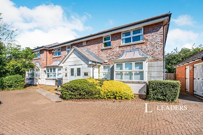 2 Bedroom Flat To Rent In Stride Close, PO19