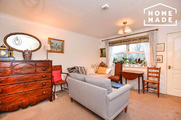 Flat To Rent In Croftongate Way, SE4