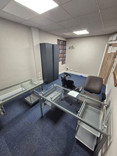 1 Bedroom Semi Detached House To Rent In -Park Royal Road, Ealing, NW10