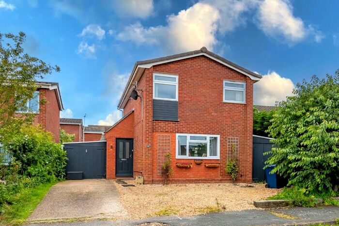 3 Bedroom Detached House For Sale In Orchard Close, Hail Weston, St. Neots, Cambridgeshire, PE19