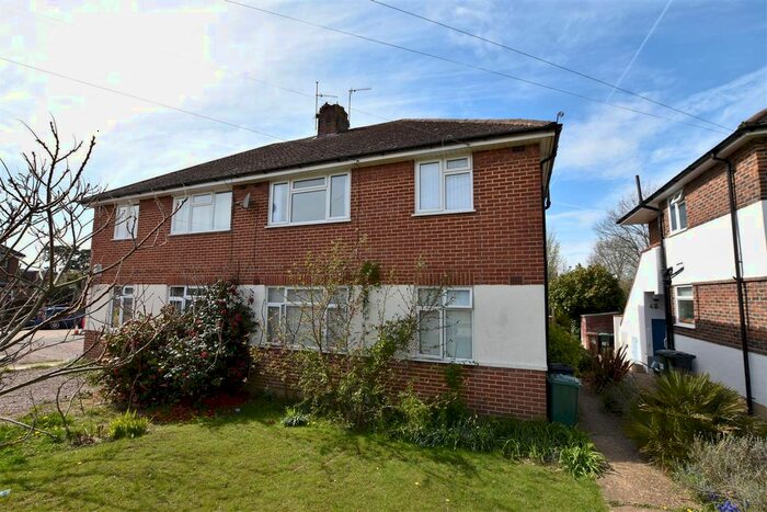 2 Bedroom Maisonette To Rent In Meadow Way, Reigate, RH2