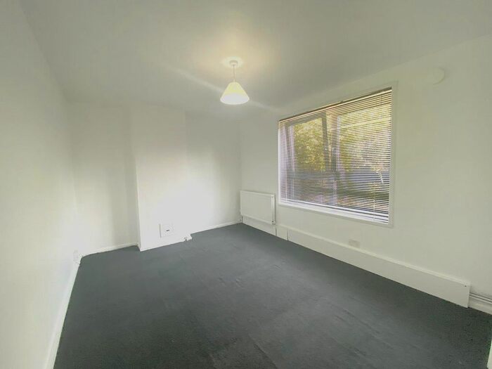 2 Bedroom Flat To Rent In Sextons House, Bardsley Lane, London, SE10