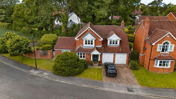 4 Bedroom Detached House For Sale In Manor Farm Close, Copmanthorpe, YO23
