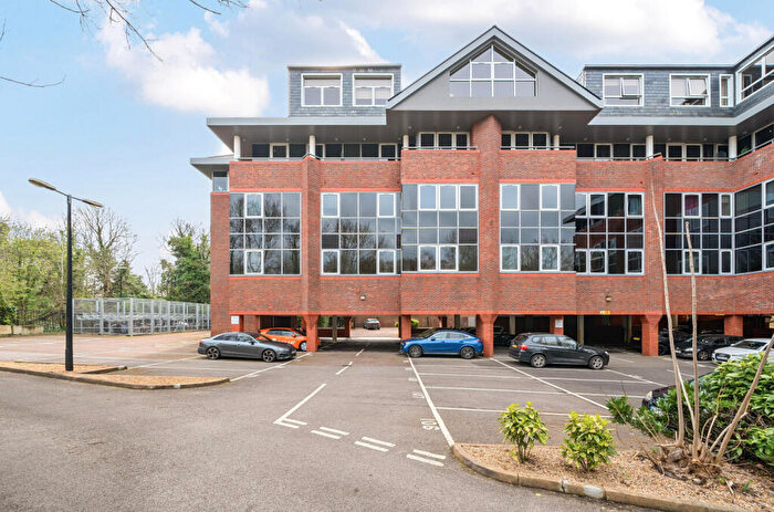 1 Bedroom Apartment For Sale In Ladymead, Guildford, Surrey, GU1