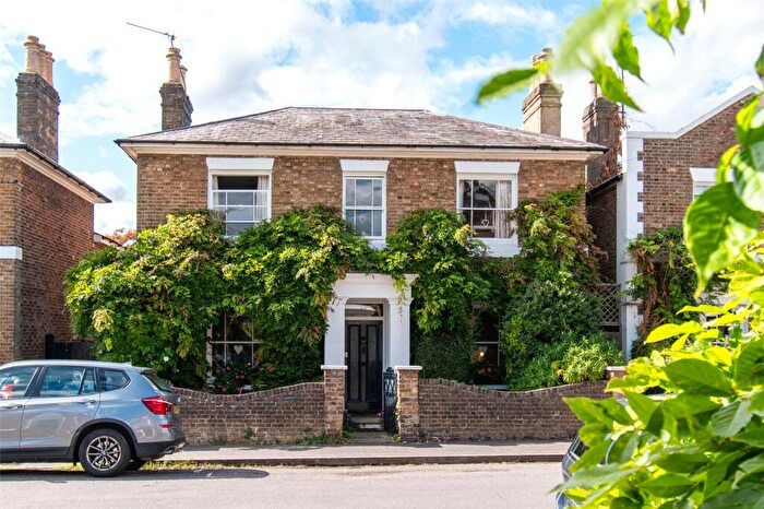 4 Bedroom Detached House For Sale In Hill Street, St. Albans, Hertfordshire, AL3