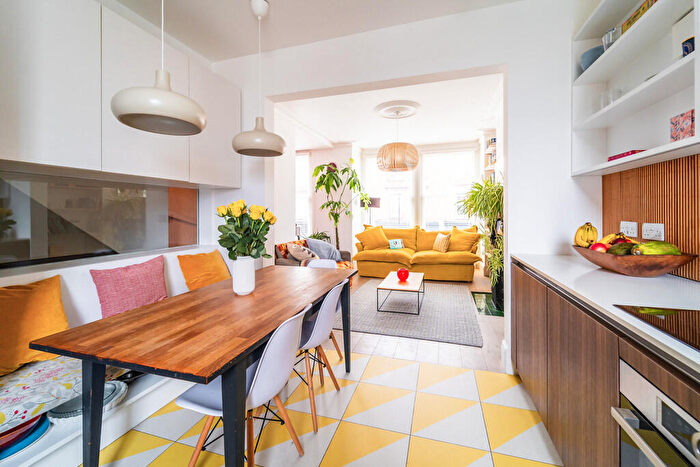 4 Bedroom Apartment For Sale In Crescent Road, Alexandra Palace, N22