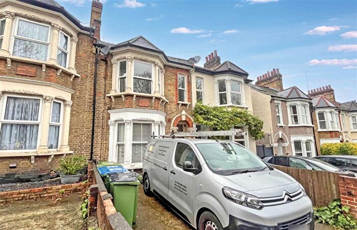 1 Bedroom Flat For Sale In Charlton Lane, Charlton, SE7