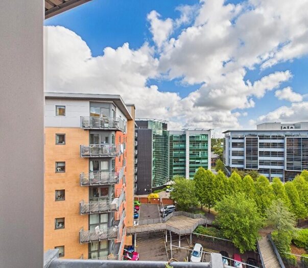 2 Bedroom Flat For Sale In City Walk, Leeds, LS11