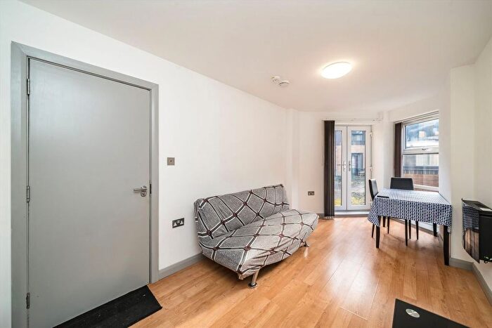 1 Bedroom Flat To Rent In Uxbridge Road, London, W13