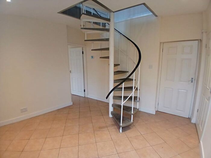 1 Bedroom Flat To Rent In Garlands Road, Redhill, RH1