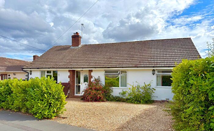 4 Bedroom Detached Bungalow For Sale In Windsor Road, Lindford, Hampshire, GU35