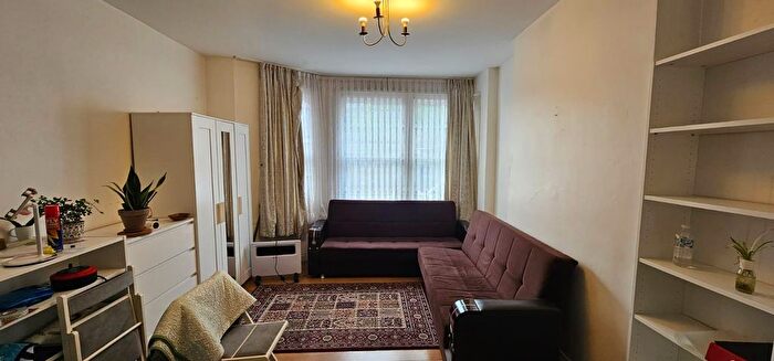 Studio To Rent In Philip Lane, London, N15