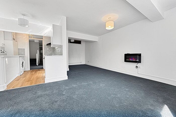 2 Bedroom Flat To Rent In Yarmouth Road, Norwich, NR7