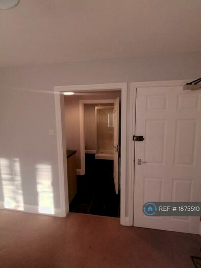 Studio To Rent In Hucclecote, Gloucester, GL3