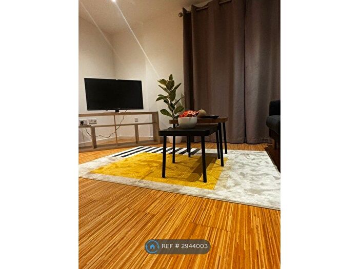 1 Bedroom Flat To Rent In Wingate Square, London, SW4