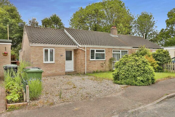 3 Bedroom Semi-Detached Bungalow For Sale In Halls Drive, Gressenhall, Dereham, NR20
