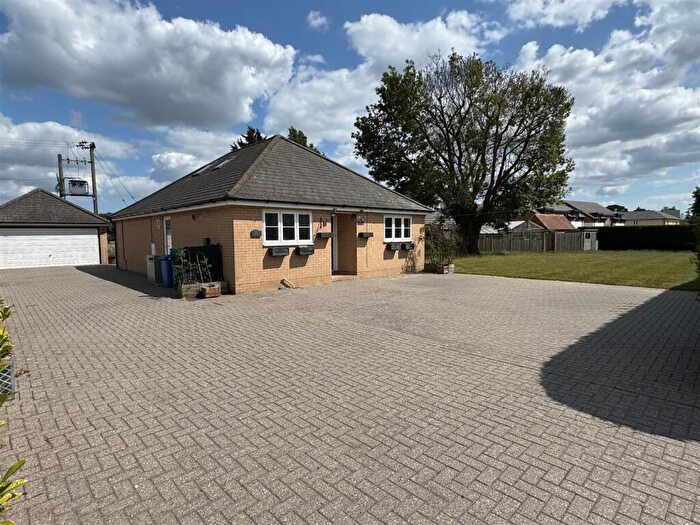 3 Bedroom Chalet For Sale In The Heath, Tattingstone, Ipswich, IP9
