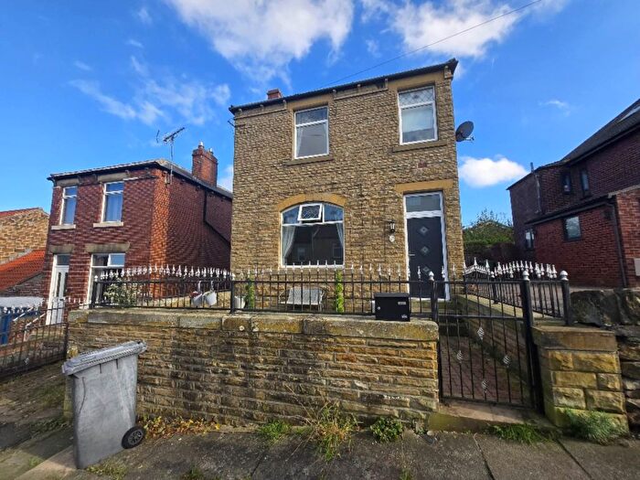 3 Bedroom Detached House To Rent In Pynate Rd, Batley, WF17