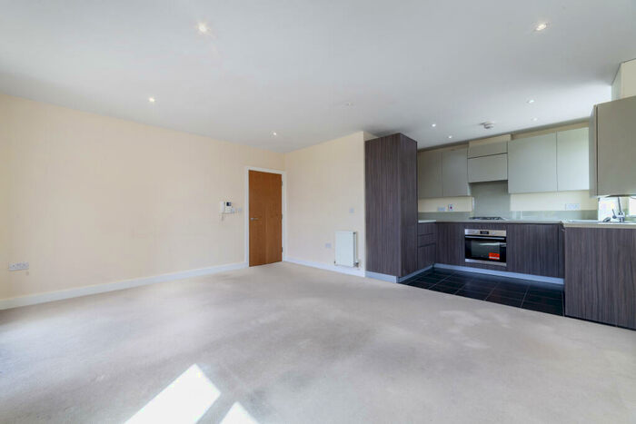 3 Bedroom Apartment To Rent In Bowes Road, Arnos Grove, London, N11