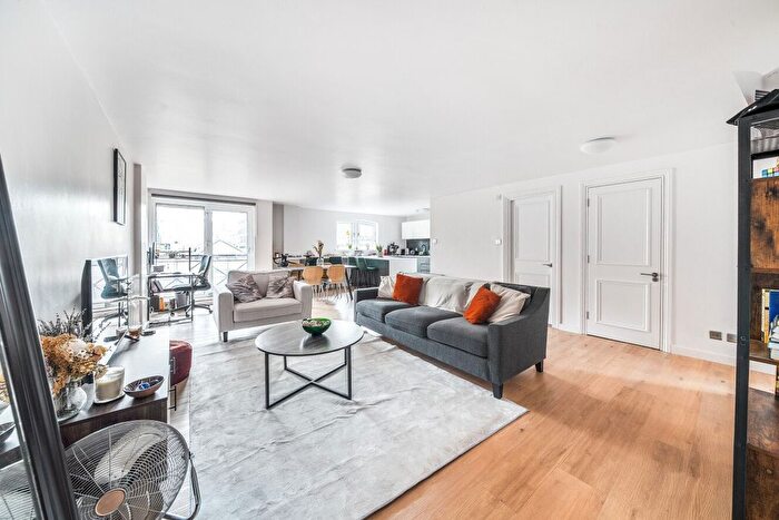 2 Bedroom Flat To Rent In Mill Street, London, SE1