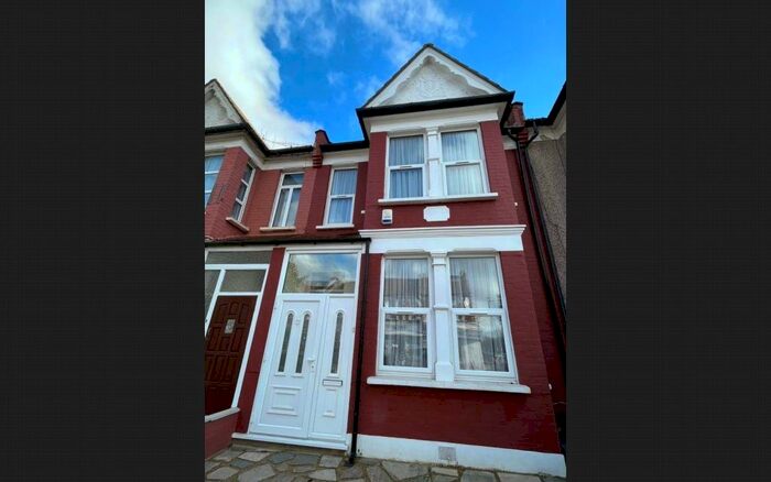 4 Bedroom Terraced House To Rent In Warwick Road, London, N11