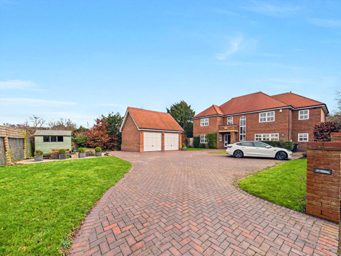 5 Bedroom Detached House For Sale In Stopps Orchard, Monks Risborough, Buckinghamshire, HP27