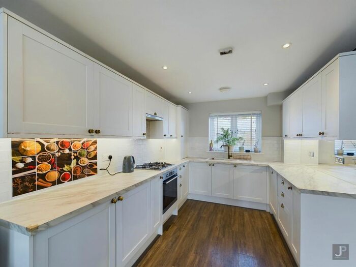 4 Bedroom Property To Rent In Knights Way, Brentwood, CM13