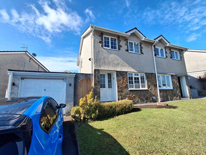 3 Bedroom Semi-Detached House For Sale In Maple Drive, Brackla, CF31