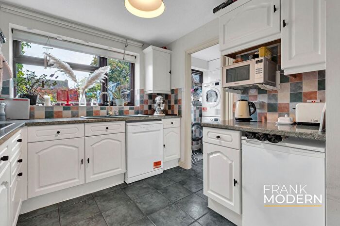 4 Bedroom Detached House For Sale In Bytham Heights, Castle Bytham, NG33