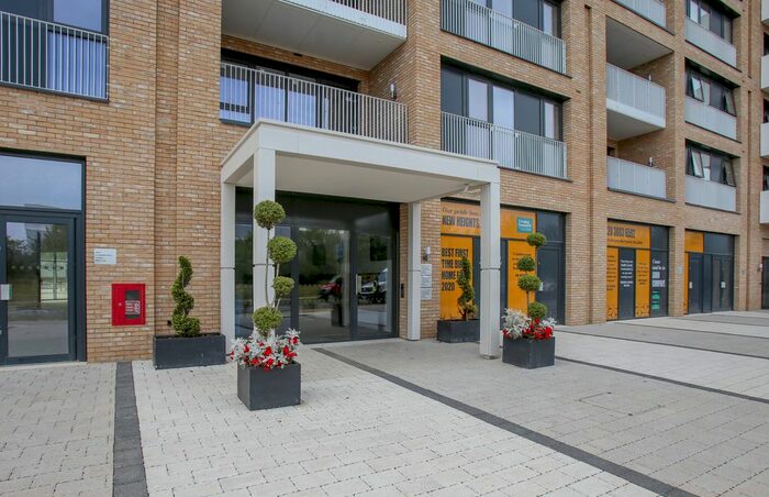2 Bedroom Flat To Rent In Lakeside Drive, Park Royal, NW10
