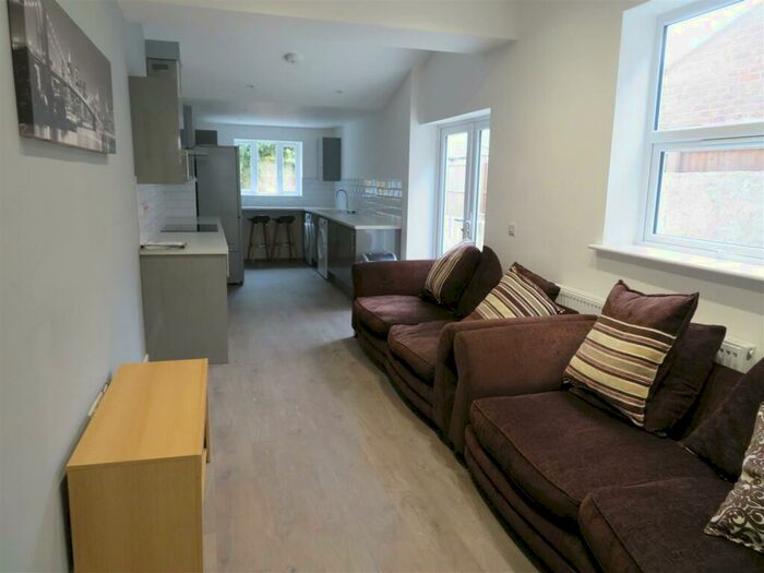 6 Bedroom House To Rent In Darlington Road, Southsea, PO4