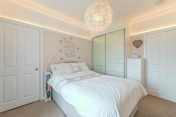 2 Bedroom Flat For Sale In Crewe Terrace, Edinburgh, EH5