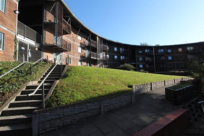 2 Bedroom Flat To Rent In North Crescent, North Street, LS2