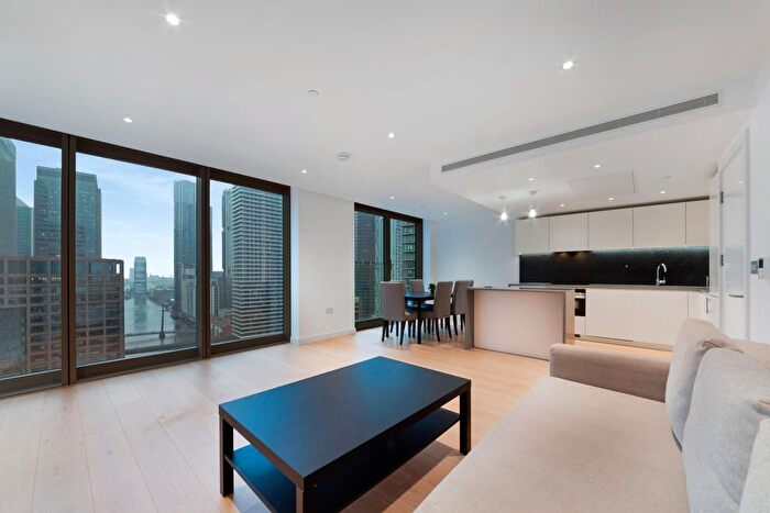 2 Bedroom Flat To Rent In Landmark Pinnacle, Marsh Wall, Canary Wharf, London, E14