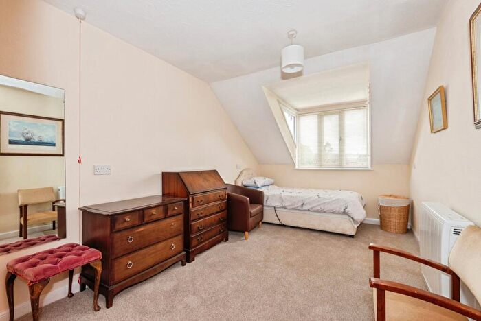 1 Bedroom Flat For Sale In Holly Court, Belmont Road, Leatherhead, Surrey, KT22