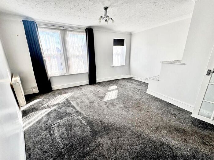 1 Bedroom Apartment For Sale In Bridge Road, Southampton, Hampshire, SO19