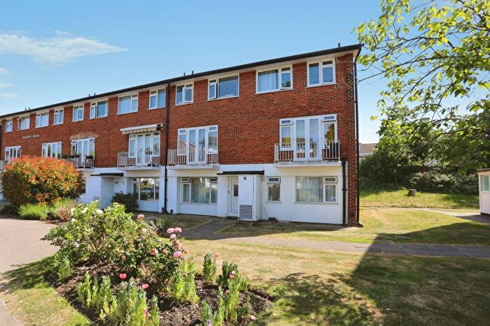 2 Bedroom Maisonette For Sale In Abbey Park, Beckenham, BR3