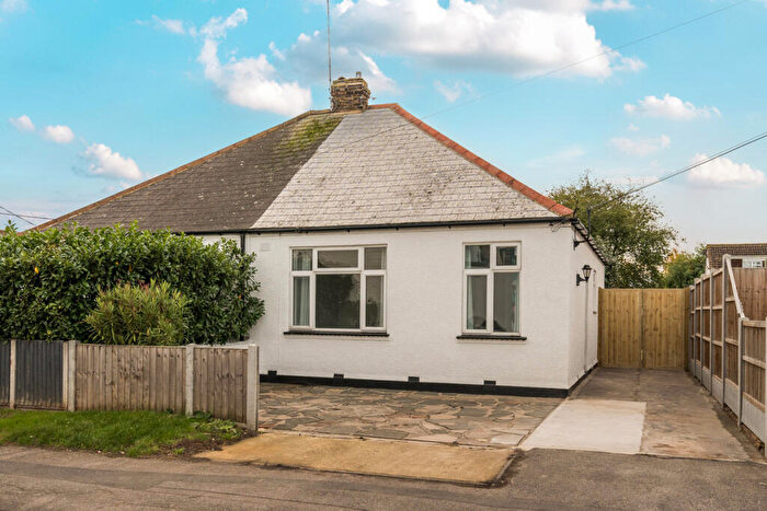 2 Bedroom Semi-Detached Bungalow For Sale In Leicester Avenue, Rochford, SS4
