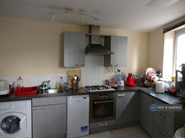 2 Bedroom Flat To Rent In City View, Ilford, IG1