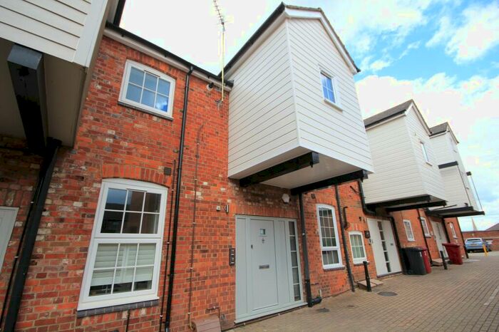 1 Bedroom Apartment To Rent In London Court, East Steet, Reading, Berkshire, RG1