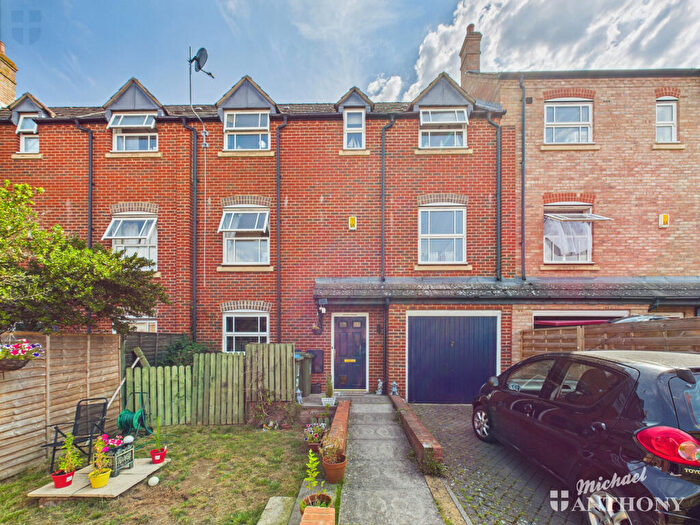 3 Bedroom Town House For Sale In Wedgewood Street, Aylesbury, Buckinghamshire, HP19