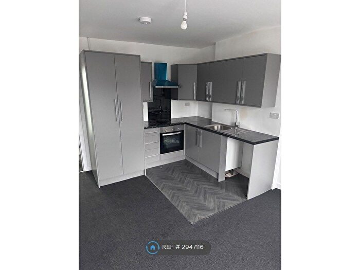 1 Bedroom Flat To Rent In Low St, Keighley, BD21