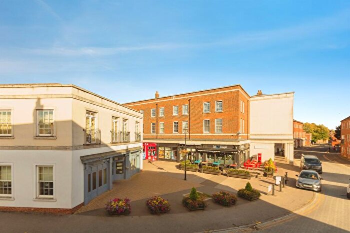 1 Bedroom Apartment For Sale In Hampden Square, Aylesbury, HP19