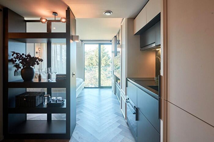 Studio To Rent In Dandi Brondesbery, Willesden Lane, London, NW2