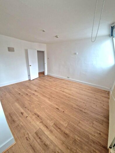 1 Bedroom Flat To Rent In Southwark Street, London, SE1